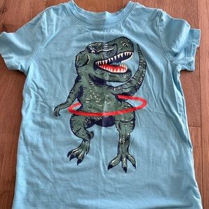 Boy’s dinosaur tshirt. Cat & Jack size 6/7. Excellent condition.